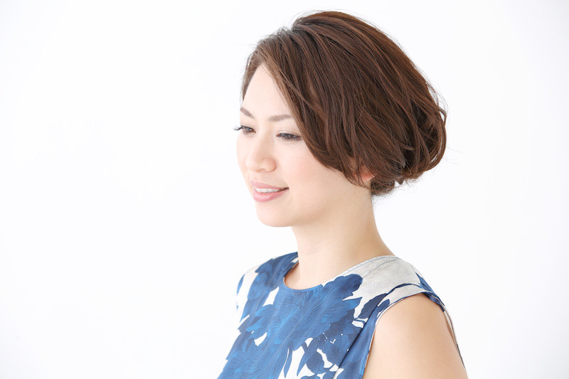 ショートヘアの女性